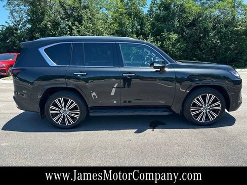 Used 2023 Lexus LX 600 4WD w/ Luxury Package image 4