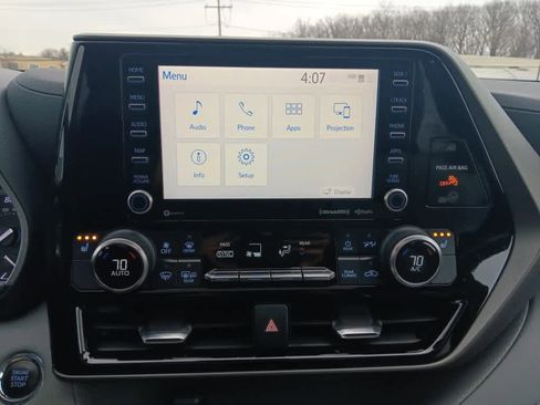 Used 2022 Toyota Highlander XLE image 29