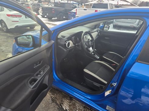 Used 2021 Nissan Versa SV image 5