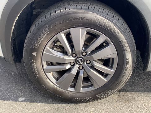 Used 2025 Nissan Pathfinder SV image 32