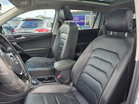 Used 2018 Volkswagen Tiguan SEL Premium w/ 3rd Row Seat Package AWD/4WD image 20