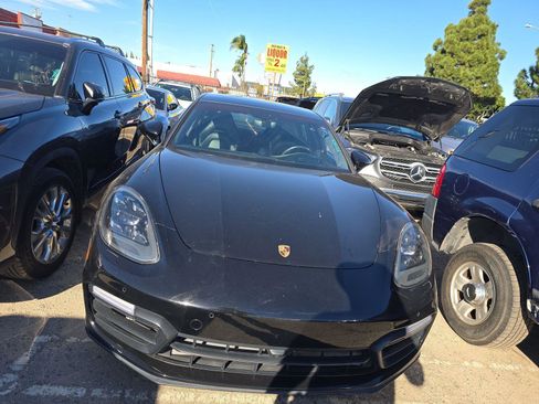 Used 2019 Porsche Panamera GTS w/ Premium Package Plus image 3