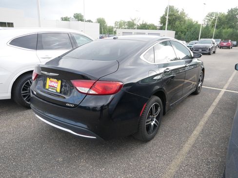 Used 2015 Chrysler 200 Limited w/ Convenience Group FWD image 3