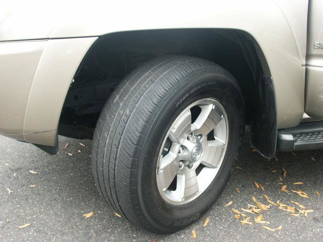 Used 2005 Toyota 4Runner SR5 AWD/4WD image 14