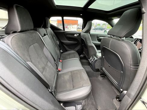 Used 2023 Volvo XC40 Recharge Ultimate image 30