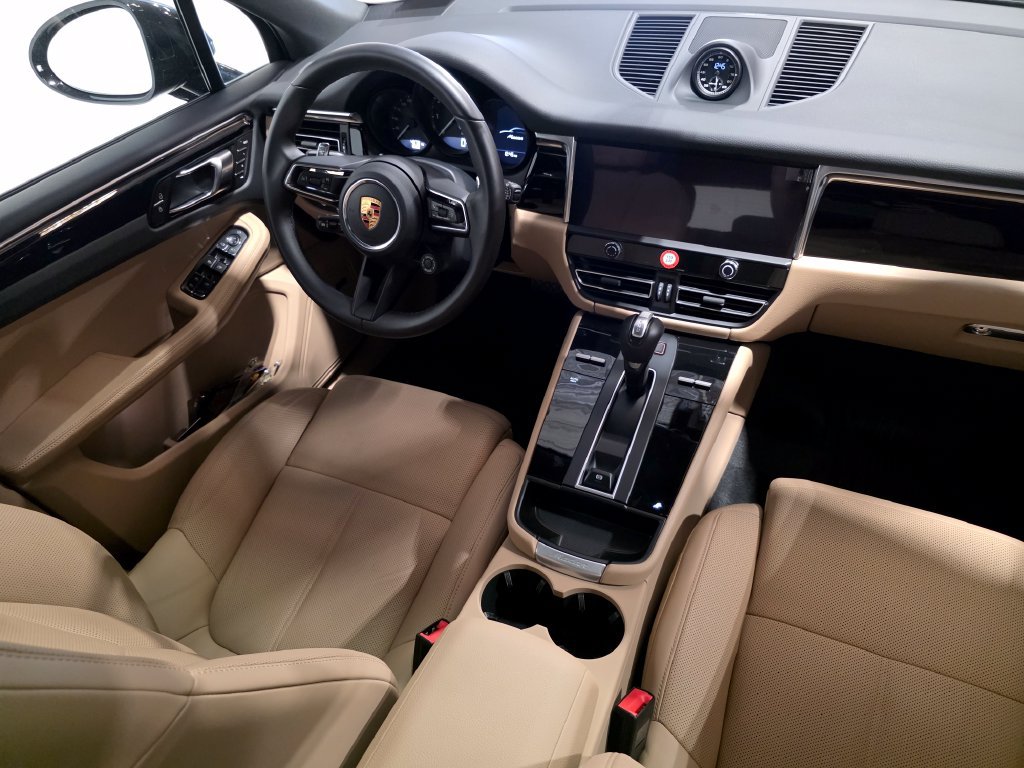 Certified 2026 Porsche Macan AWD/4WD image 14