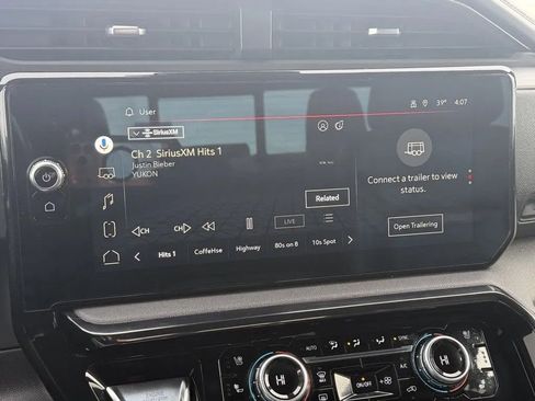 Used 2022 GMC Sierra 1500 AT4 w/ AT4 Preferred Package image 22