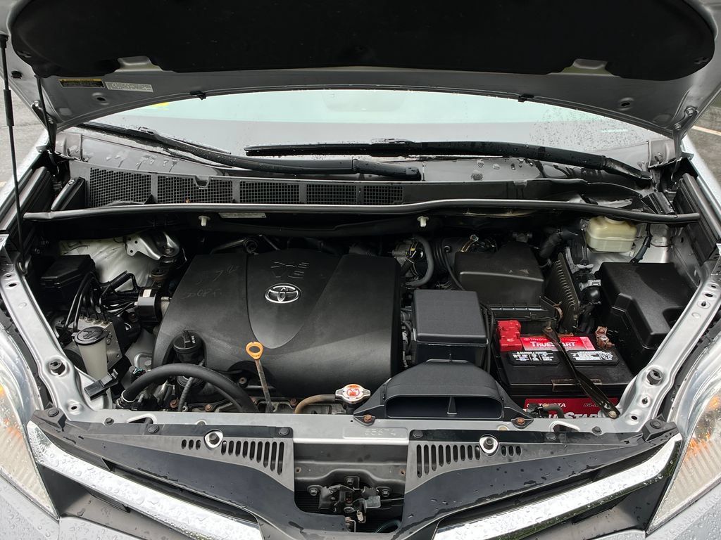 Used 2018 Toyota Sienna LE AWD/4WD image 22
