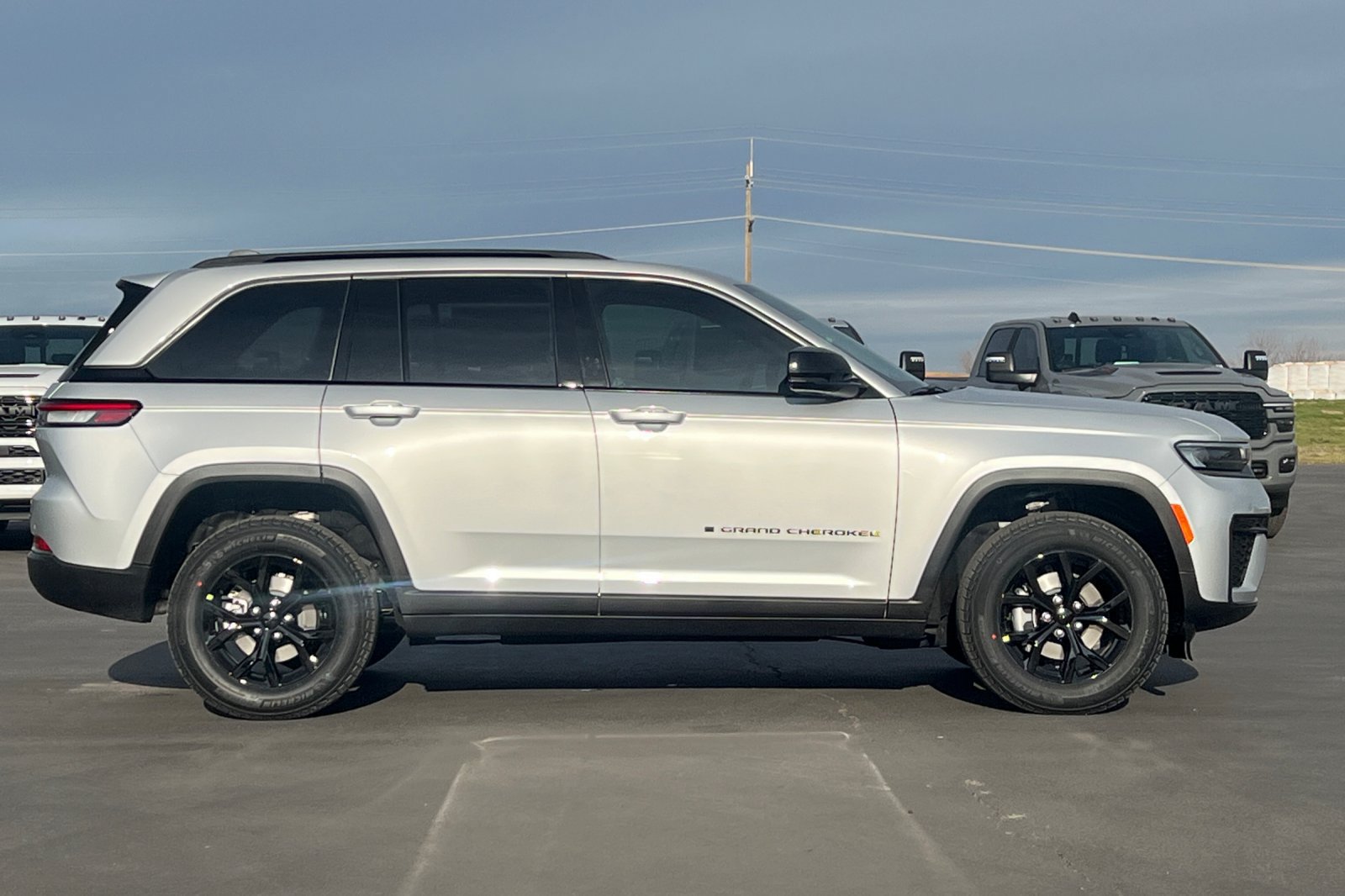 New 2026 Jeep Grand Cherokee Altitude AWD/4WD image 7