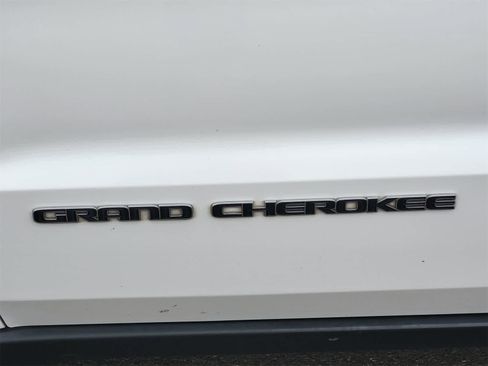 Used 2017 Jeep Grand Cherokee Laredo w/ Quick Order Package 23E image 12