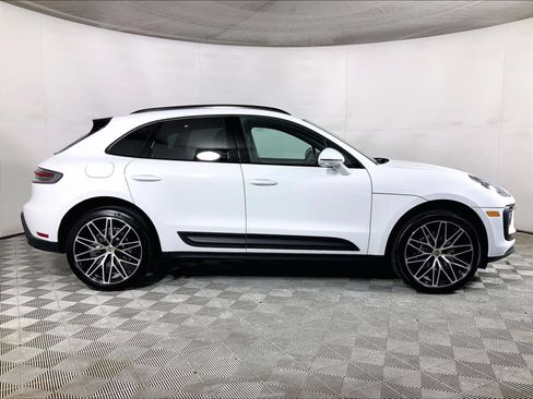 Used 2026 Porsche Macan AWD/4WD image 8