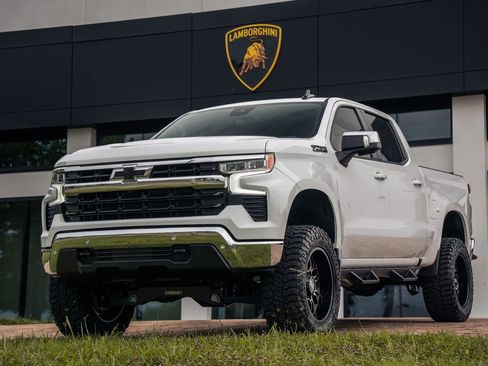 Used 2025 Chevrolet Silverado 1500 LT AWD/4WD image 1