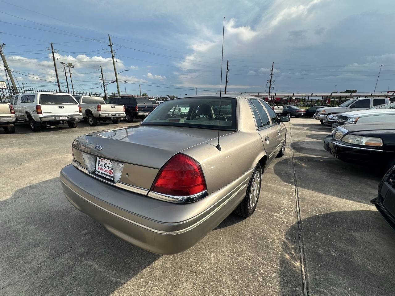 Used 2005 Ford Crown Victoria RWD image 5