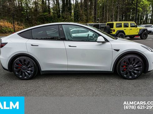 Used 2024 Tesla Model Y Performance image 9