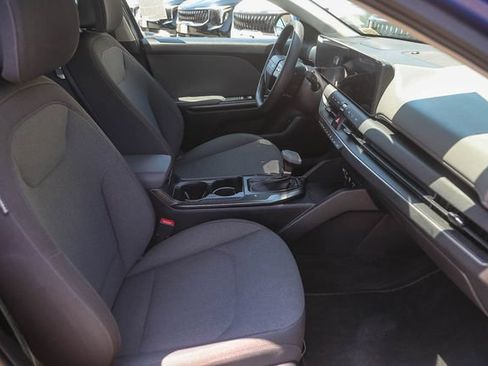 Certified 2025 Kia K4 FWD image 17