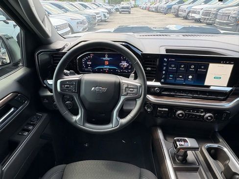 Used 2025 Chevrolet Silverado 1500 LT Trail Boss AWD/4WD image 16