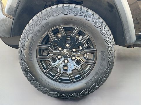 Used 2024 Chevrolet Colorado Trail Boss w/ Technology Package image 30