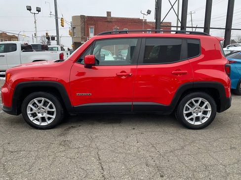 Used 2019 Jeep Renegade Latitude FWD image 11