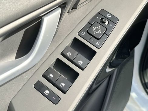Used 2025 Kia Niro SX Touring image 21