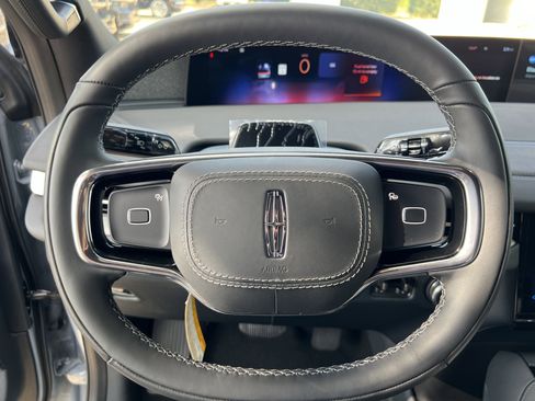 New 2025 Lincoln Navigator Reserve w/ Jet Appearance Package image 16