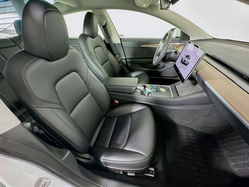 Used 2023 Tesla Model 3 Standard Range image 30