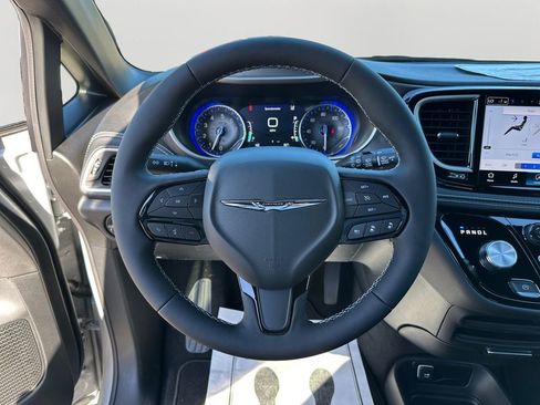 New 2026 Chrysler Pacifica Select w/ S Appearance Package image 19