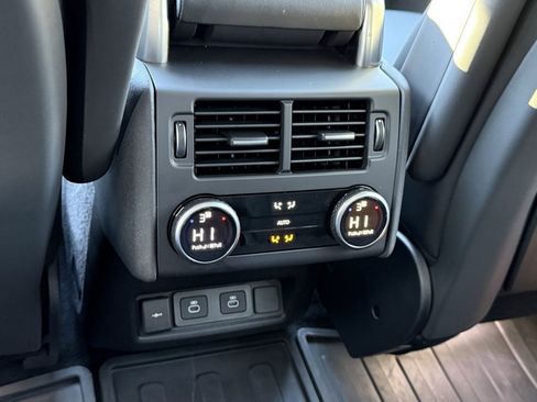 Certified 2025 Land Rover Discovery Dynamic SE image 36