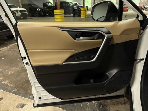 Certified 2025 Toyota RAV4 XLE AWD/4WD image 29