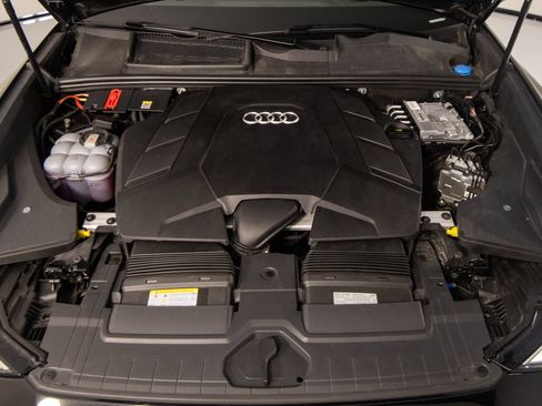 Used 2023 Audi Q8 Prestige AWD/4WD image 34