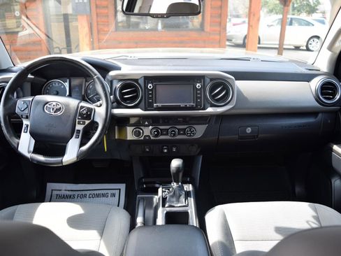 Used 2018 Toyota Tacoma SR5 image 12