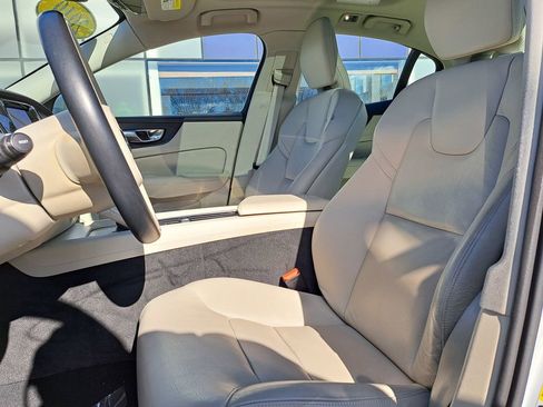 Used 2019 Volvo S60 T5 Momentum w/ Premium Package image 20
