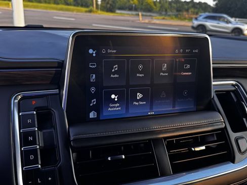 Used 2024 Chevrolet Suburban Z71 w/ Luxury Package image 20