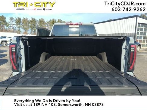 Used 2025 GMC Sierra 2500 AT4X image 28