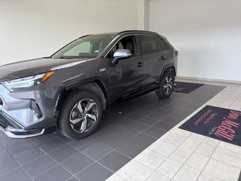 Used 2022 Toyota RAV4 SE w/ Weather & Moonroof Package AWD/4WD image 2