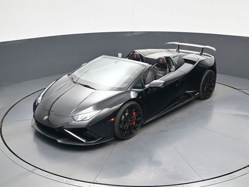 Used 2020 Lamborghini Huracan EVO image 2