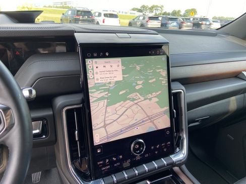 Used 2025 GMC Yukon Denali RWD image 38