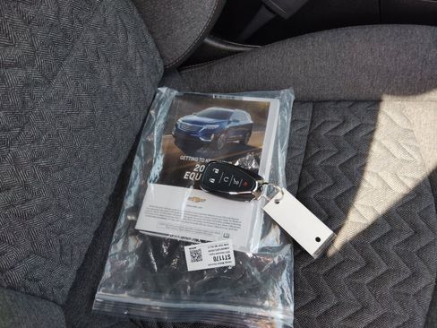 Used 2023 Chevrolet Equinox LT FWD image 32