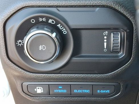 Used 2023 Jeep Wrangler Unlimited Sahara w/ Cold Weather Group image 26