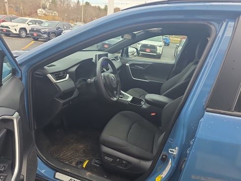 Used 2024 Toyota RAV4 SE image 14