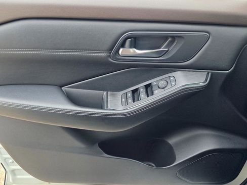 Used 2023 Nissan Rogue SV w/ SV Premium B Package image 10