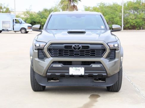 Used 2024 Toyota Tacoma TRD Sport image 2