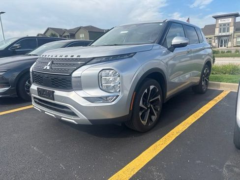 Used 2024 Mitsubishi Outlander SE FWD image 2