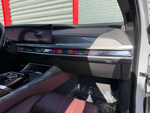 Used 2023 BMW 760i xDrive image 40