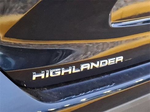 Certified 2024 Toyota Highlander LE image 29