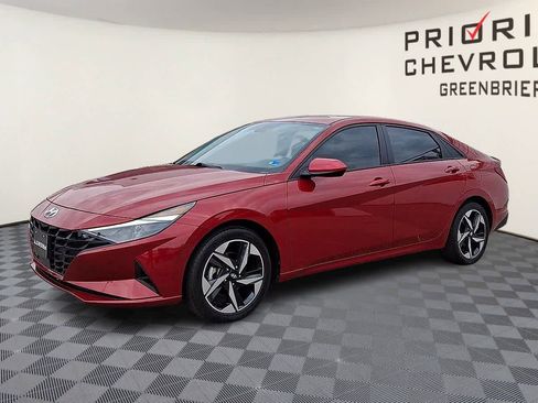 Used 2023 Hyundai Elantra SEL w/ Convenience Package FWD image 4
