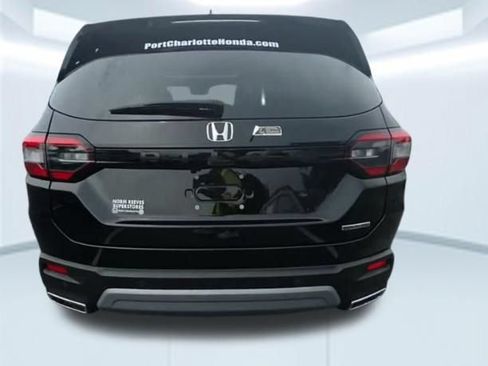 Used 2025 Honda Pilot Touring image 6