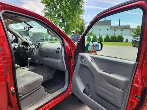 Used 2018 Nissan Frontier SV w/ Value Truck Package AWD/4WD image 38