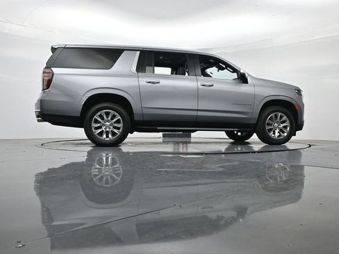 Used 2024 Chevrolet Suburban Premier AWD/4WD image 37