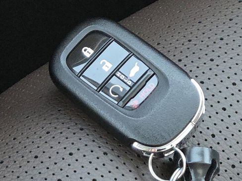 Used 2025 Honda Pilot Elite image 37