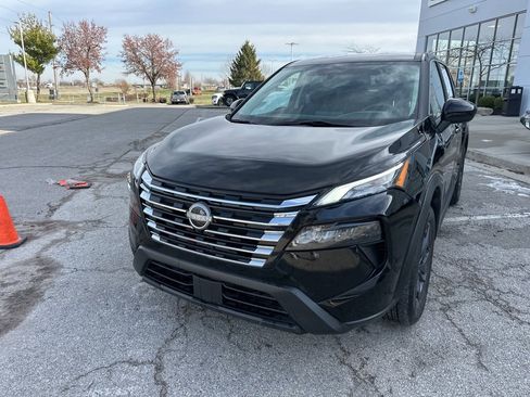 Used 2024 Nissan Rogue SV image 11